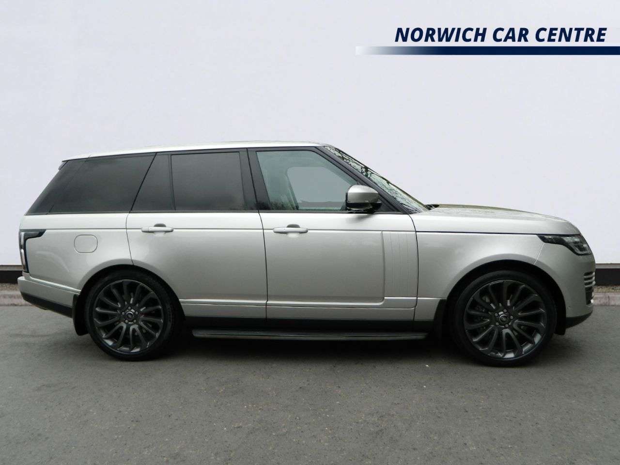 A 2019 LAND ROVER RANGE ROVER 4.4 SD V8 Vogue SE SUV 5dr Diesel Auto 4WD Euro 6 (s/s) (339 ps) REG NO NOT A 2019 LAND ROVER RANGE ROVER 4.4 SD V8 Vogue SE SUV 5dr Diesel Auto 4WD Euro 6 (s/s) (339 ps) REG NO NOT