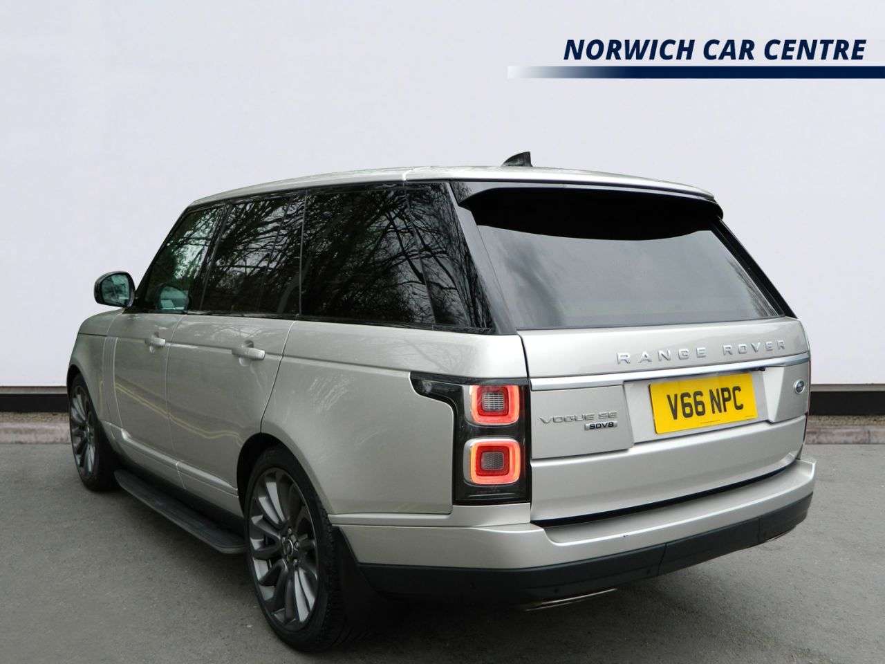 A 2019 LAND ROVER RANGE ROVER 4.4 SD V8 Vogue SE SUV 5dr Diesel Auto 4WD Euro 6 (s/s) (339 ps) REG NO NOT A 2019 LAND ROVER RANGE ROVER 4.4 SD V8 Vogue SE SUV 5dr Diesel Auto 4WD Euro 6 (s/s) (339 ps) REG NO NOT