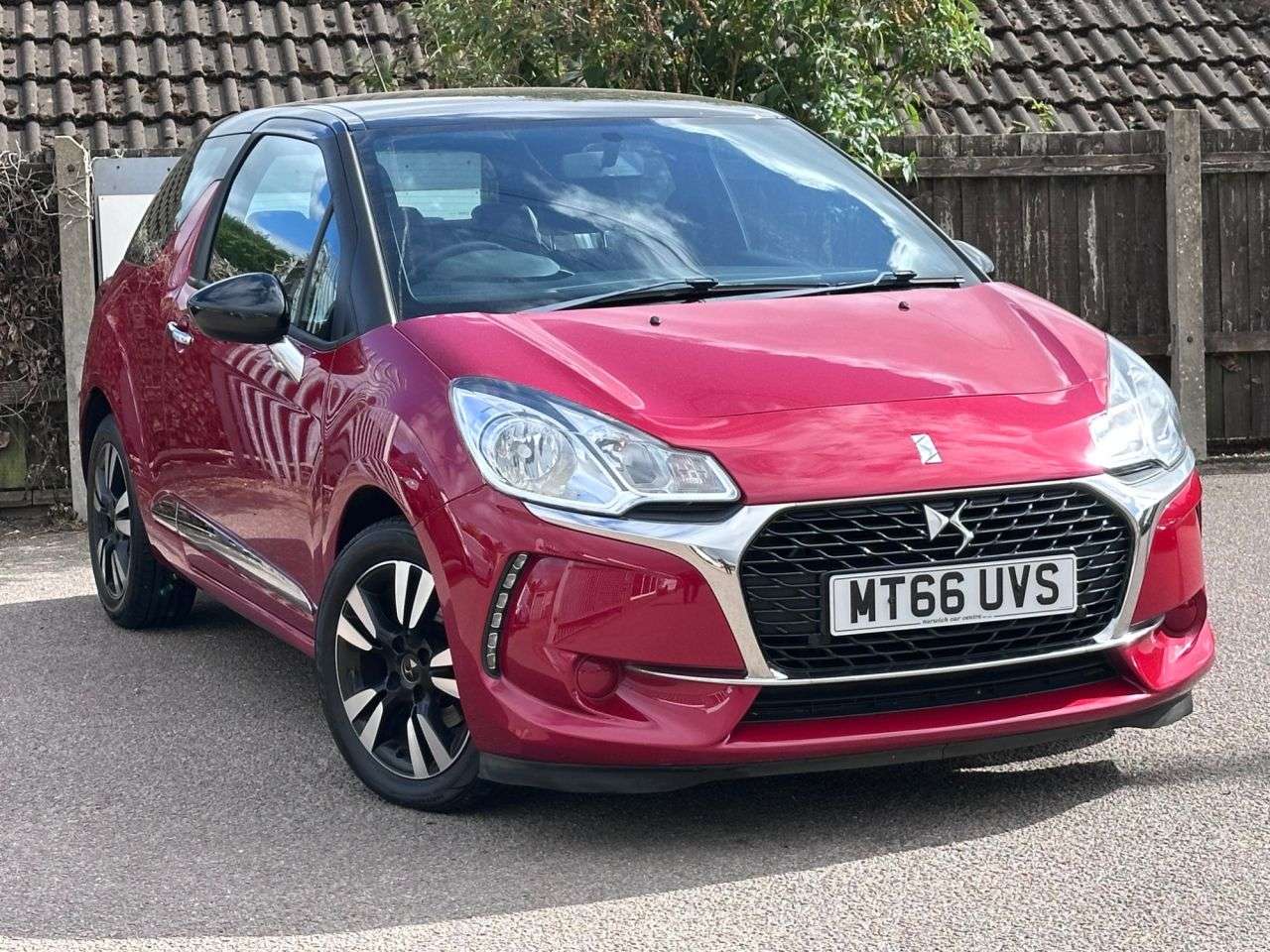 A 2017 DS AUTOMOBILES DS 3 1.6 BlueHDi Chic Hatchback 3dr Diesel Manual Euro 6 (s/s) (100 ps) A 2017 DS AUTOMOBILES DS 3 1.6 BlueHDi Chic Hatchback 3dr Diesel Manual Euro 6 (s/s) (100 ps)