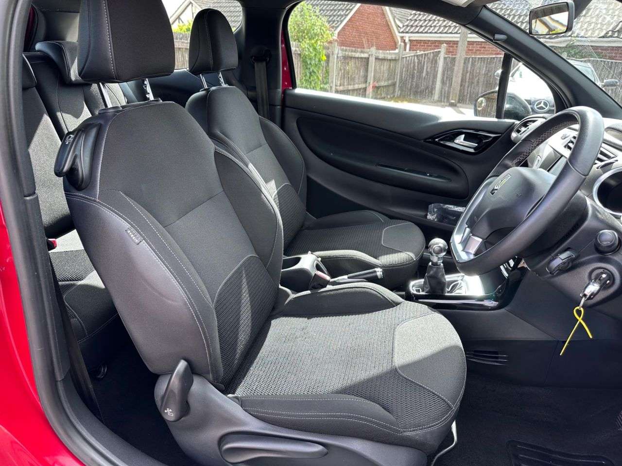 A 2017 DS AUTOMOBILES DS 3 1.6 BlueHDi Chic Hatchback 3dr Diesel Manual Euro 6 (s/s) (100 ps) A 2017 DS AUTOMOBILES DS 3 1.6 BlueHDi Chic Hatchback 3dr Diesel Manual Euro 6 (s/s) (100 ps)