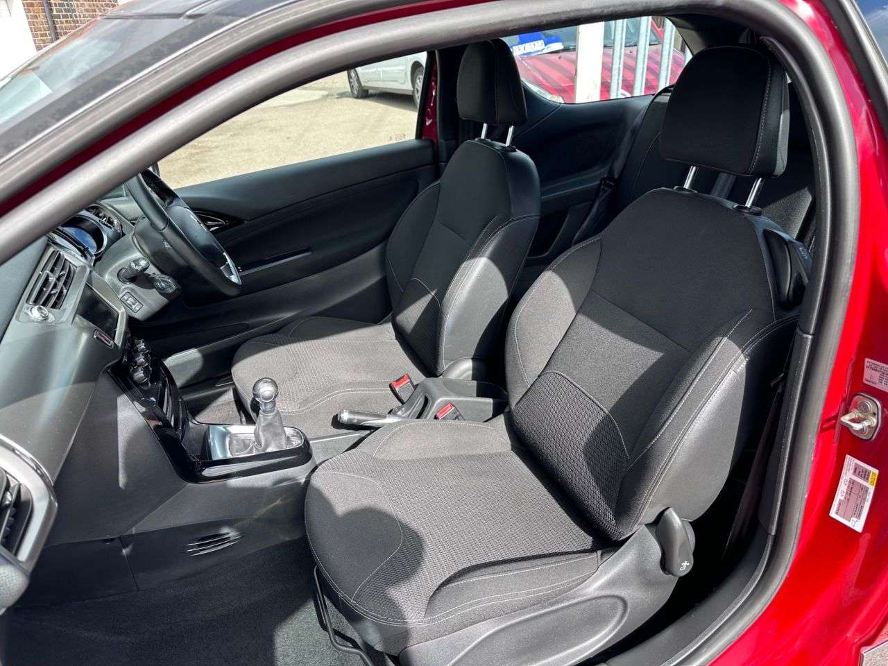 2017 DS AUTOMOBILES DS 3 2017 DS AUTOMOBILES DS 3