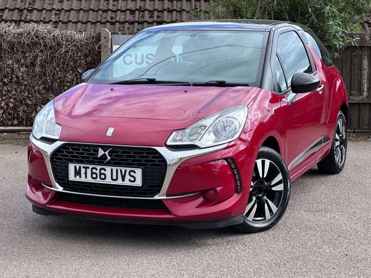 A 2017 DS AUTOMOBILES DS 3 1.6 BlueHDi Chic Hatchback 3dr Diesel Manual Euro 6 (s/s) (100 ps) A 2017 DS AUTOMOBILES DS 3 1.6 BlueHDi Chic Hatchback 3dr Diesel Manual Euro 6 (s/s) (100 ps)