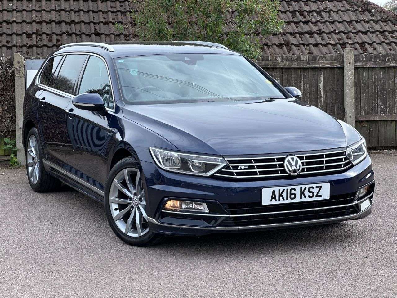 A 2016 VOLKSWAGEN PASSAT 2.0 TDI BlueMotion Tech R-Line Estate 5dr Diesel DSG Euro 6 (s/s) (190 ps) A 2016 VOLKSWAGEN PASSAT 2.0 TDI BlueMotion Tech R-Line Estate 5dr Diesel DSG Euro 6 (s/s) (190 ps)