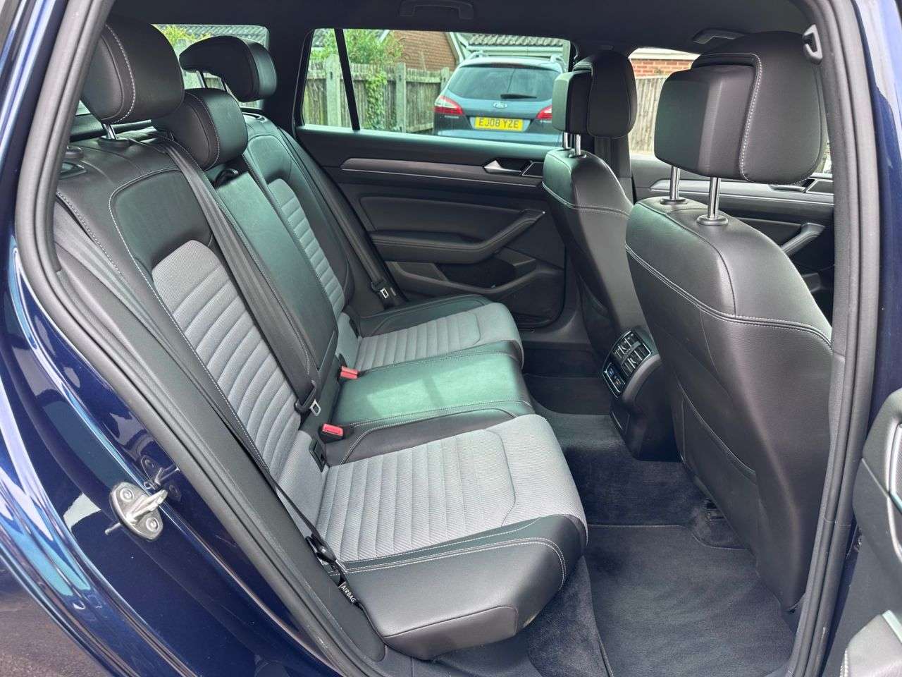 A 2016 VOLKSWAGEN PASSAT 2.0 TDI BlueMotion Tech R-Line Estate 5dr Diesel DSG Euro 6 (s/s) (190 ps) A 2016 VOLKSWAGEN PASSAT 2.0 TDI BlueMotion Tech R-Line Estate 5dr Diesel DSG Euro 6 (s/s) (190 ps)