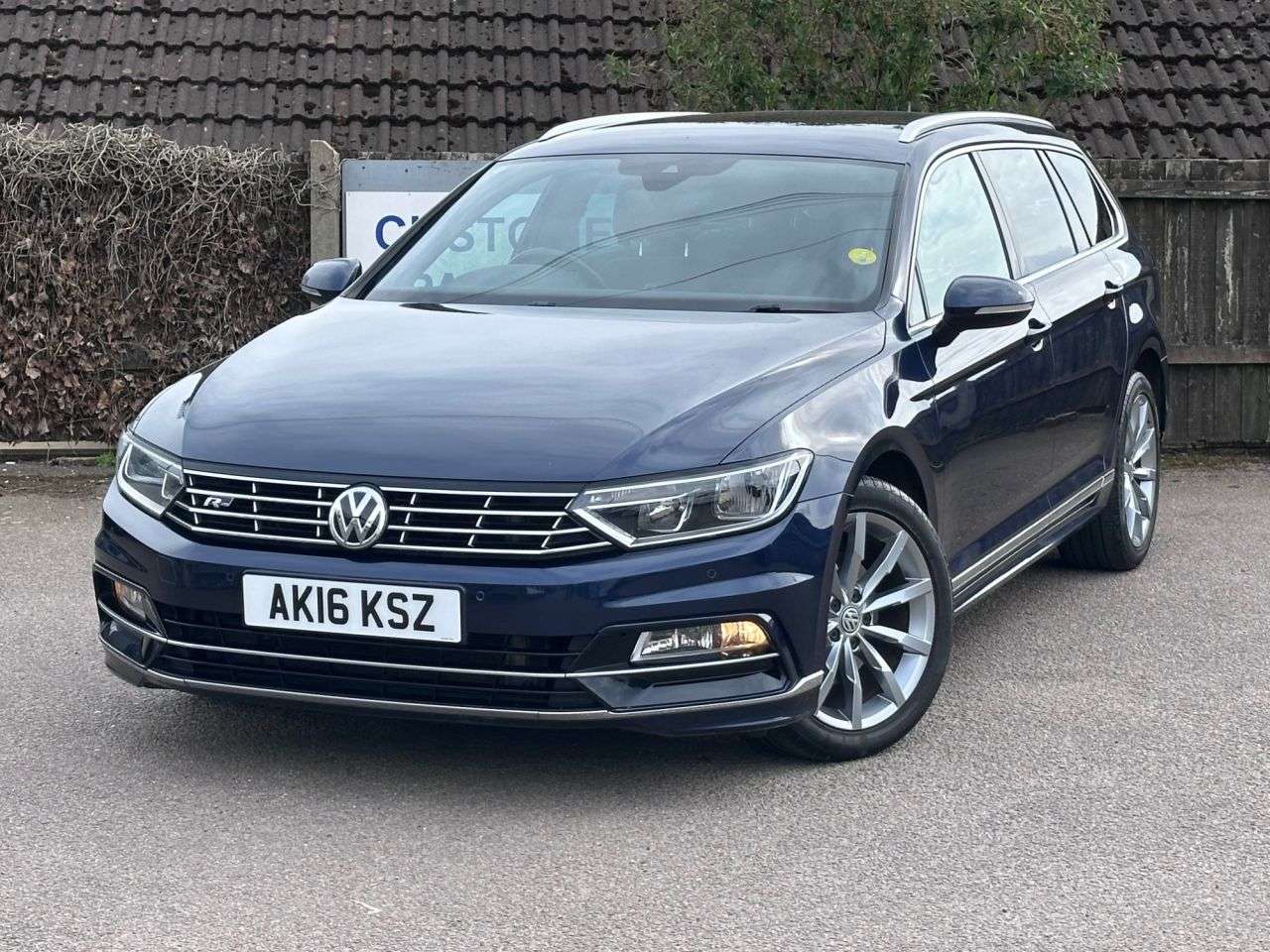 A 2016 VOLKSWAGEN PASSAT 2.0 TDI BlueMotion Tech R-Line Estate 5dr Diesel DSG Euro 6 (s/s) (190 ps) A 2016 VOLKSWAGEN PASSAT 2.0 TDI BlueMotion Tech R-Line Estate 5dr Diesel DSG Euro 6 (s/s) (190 ps)