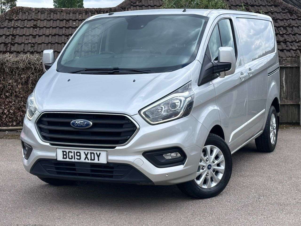 A 2019 FORD TRANSIT CUSTOM 2.0 300 EcoBlue Limited Panel Van 5dr Diesel Manual L1 H1 Euro 6 (130 ps) A 2019 FORD TRANSIT CUSTOM 2.0 300 EcoBlue Limited Panel Van 5dr Diesel Manual L1 H1 Euro 6 (130 ps)