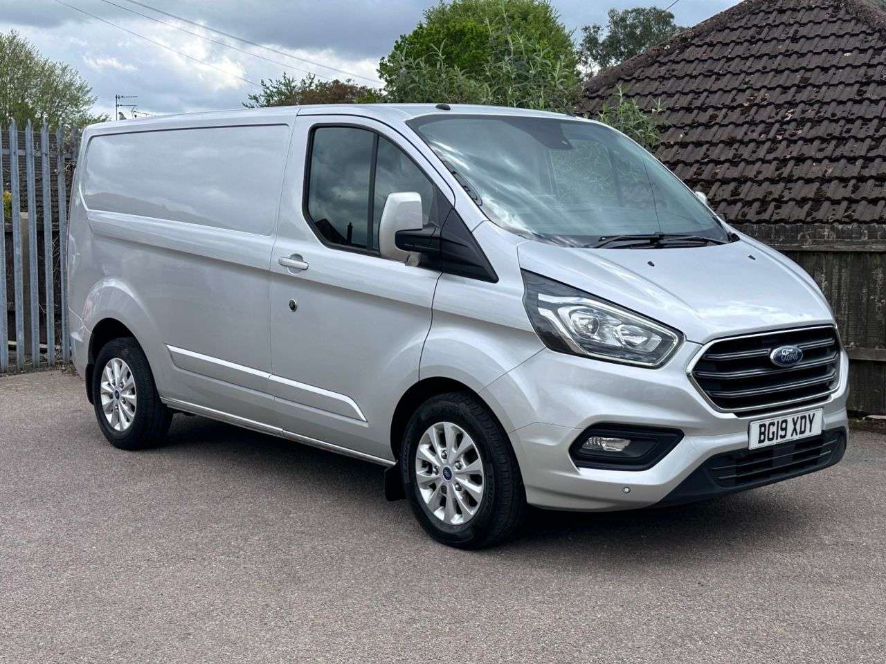 A 2019 FORD TRANSIT CUSTOM 2.0 300 EcoBlue Limited Panel Van 5dr Diesel Manual L1 H1 Euro 6 (130 ps) A 2019 FORD TRANSIT CUSTOM 2.0 300 EcoBlue Limited Panel Van 5dr Diesel Manual L1 H1 Euro 6 (130 ps)