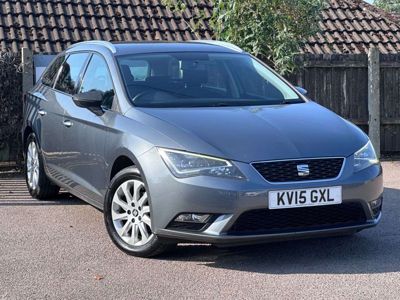 A 2015 SEAT LEON 1.6 TDI CR SE Sport Tourer 5dr Diesel Manual Euro 5 (s/s) (105 ps) A 2015 SEAT LEON 1.6 TDI CR SE Sport Tourer 5dr Diesel Manual Euro 5 (s/s) (105 ps)