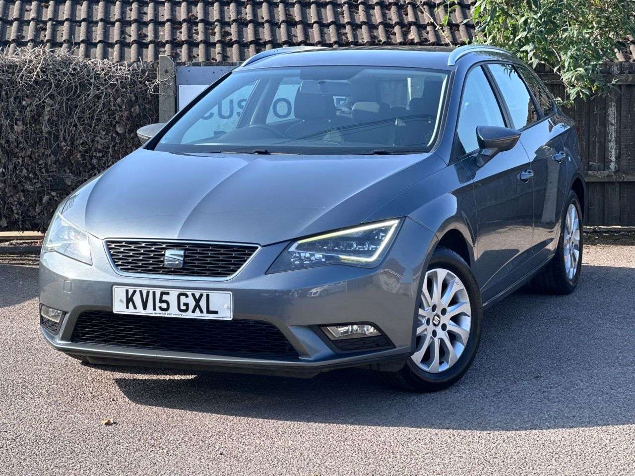 A 2015 SEAT LEON 1.6 TDI CR SE Sport Tourer 5dr Diesel Manual Euro 5 (s/s) (105 ps) A 2015 SEAT LEON 1.6 TDI CR SE Sport Tourer 5dr Diesel Manual Euro 5 (s/s) (105 ps)