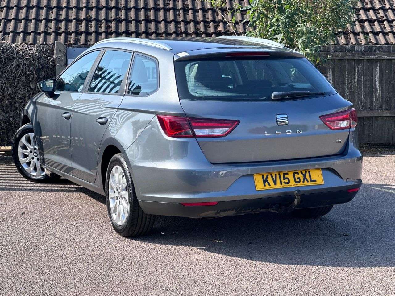 A 2015 SEAT LEON 1.6 TDI CR SE Sport Tourer 5dr Diesel Manual Euro 5 (s/s) (105 ps) A 2015 SEAT LEON 1.6 TDI CR SE Sport Tourer 5dr Diesel Manual Euro 5 (s/s) (105 ps)