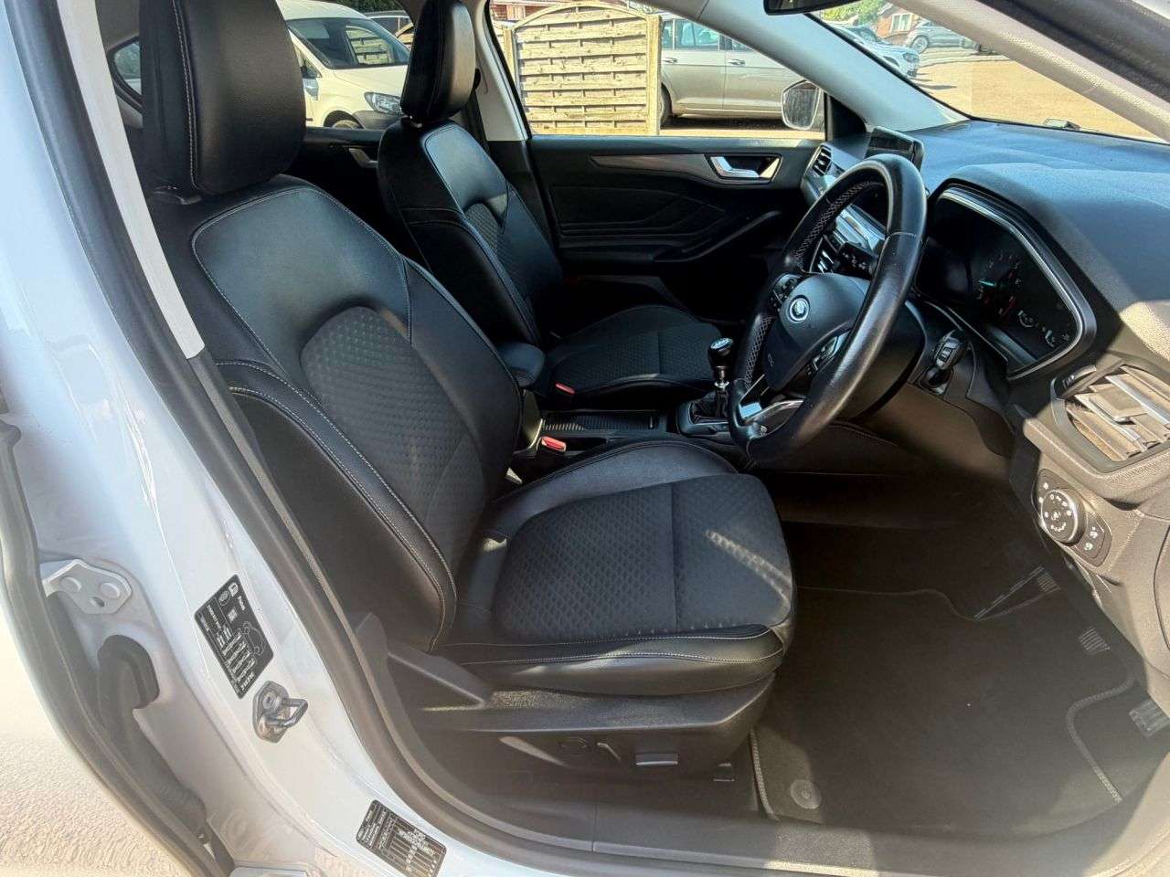 A 2018 FORD FOCUS 1.0T EcoBoost Titanium X Hatchback 5dr Petrol Manual Euro 6 (s/s) (125 ps) A 2018 FORD FOCUS 1.0T EcoBoost Titanium X Hatchback 5dr Petrol Manual Euro 6 (s/s) (125 ps)