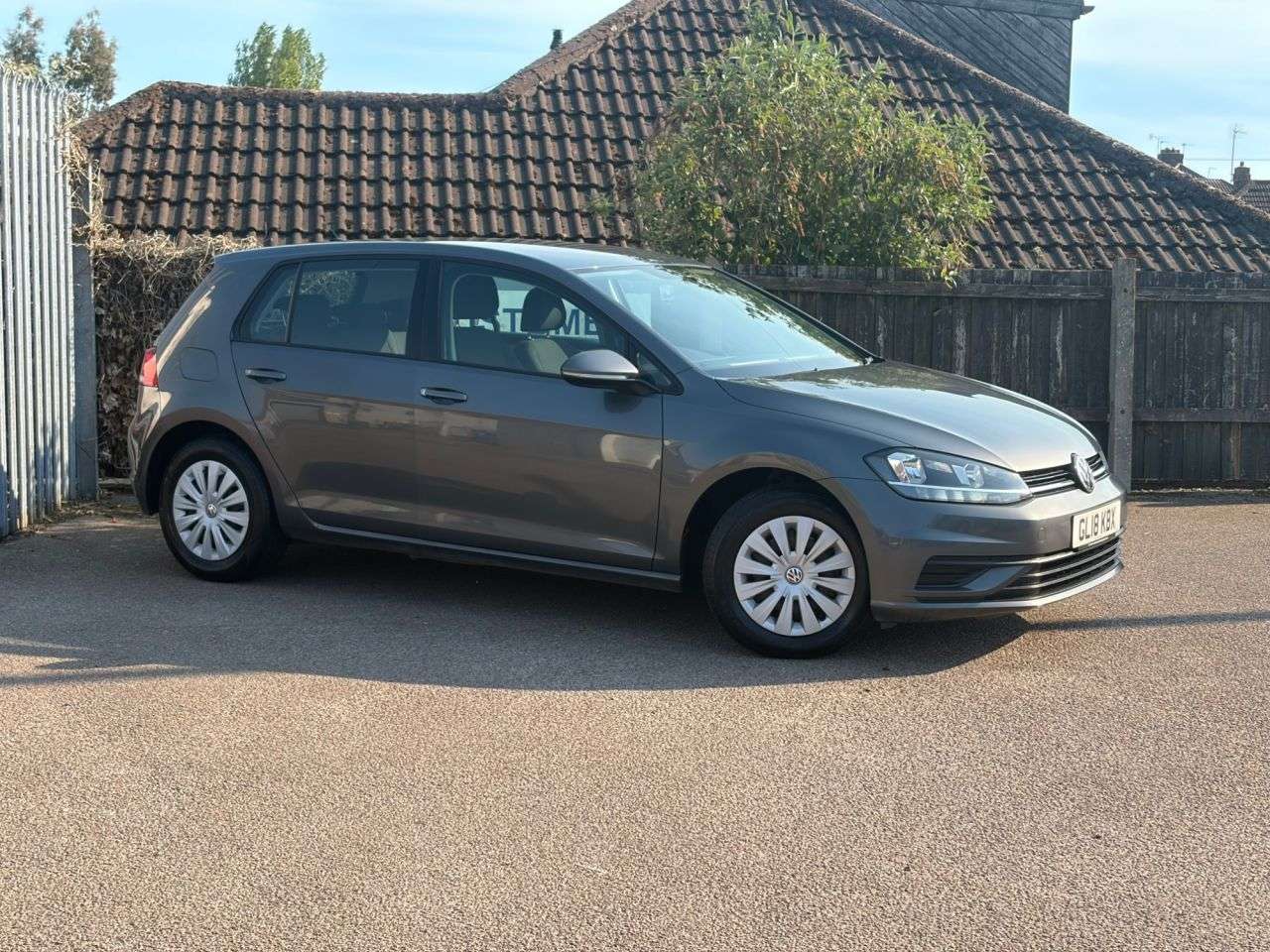 A 2018 VOLKSWAGEN GOLF 1.4 TSI S Hatchback 5dr Petrol Manual Euro 6 (s/s) (125 ps) A 2018 VOLKSWAGEN GOLF 1.4 TSI S Hatchback 5dr Petrol Manual Euro 6 (s/s) (125 ps)