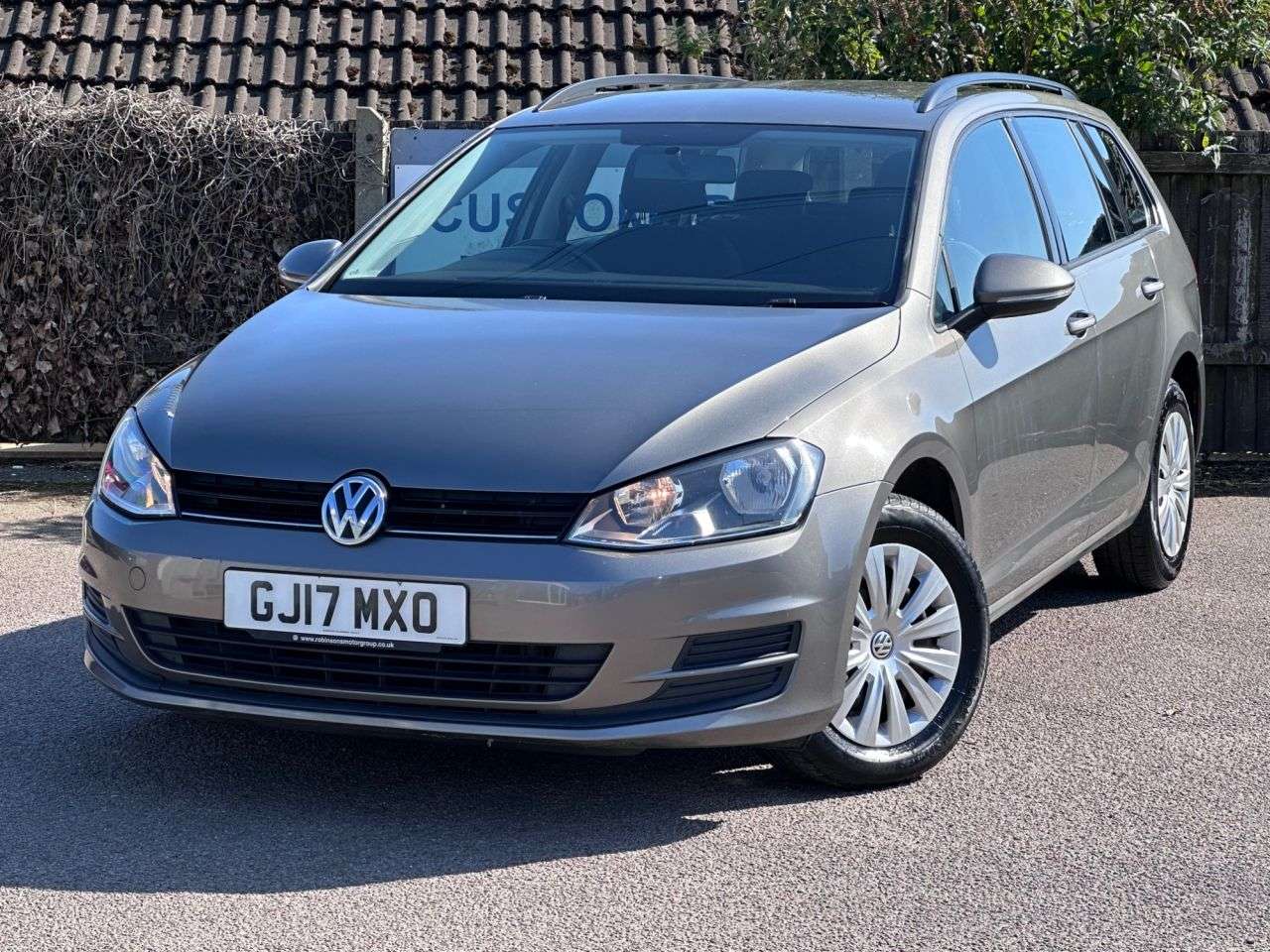 A 2017 VOLKSWAGEN GOLF 1.6 TDI BlueMotion Tech S Estate 5dr Diesel Manual Euro 6 (s/s) (90 ps) A 2017 VOLKSWAGEN GOLF 1.6 TDI BlueMotion Tech S Estate 5dr Diesel Manual Euro 6 (s/s) (90 ps)