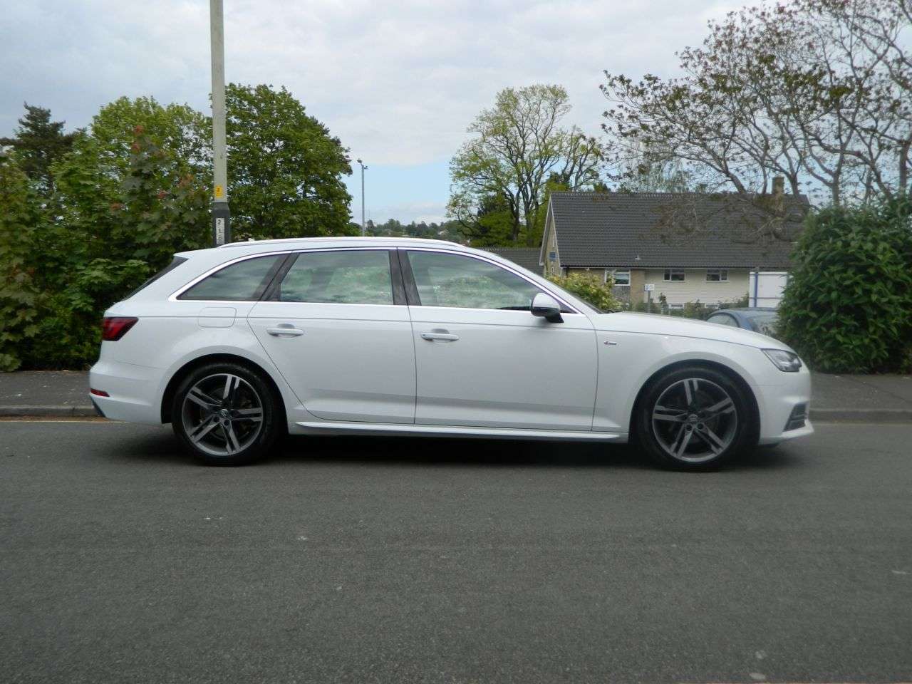 A 2018 AUDI A4 AVANT 2.0 TFSI S line Estate 5dr Petrol S Tronic Euro 6 (s/s) (190 ps) HEATED SPO A 2018 AUDI A4 AVANT 2.0 TFSI S line Estate 5dr Petrol S Tronic Euro 6 (s/s) (190 ps) HEATED SPO