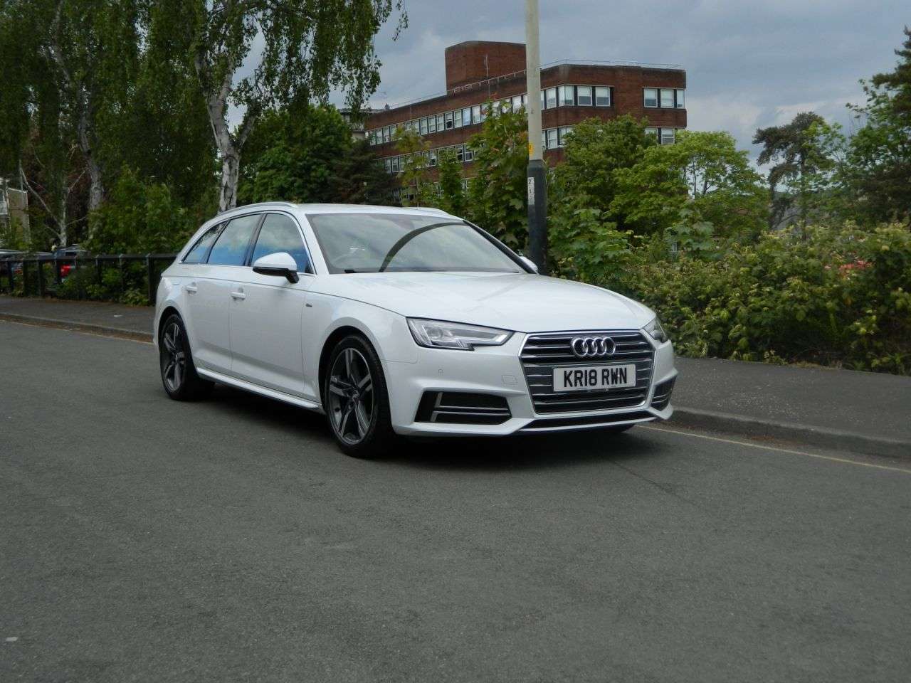 A 2018 AUDI A4 AVANT 2.0 TFSI S line Estate 5dr Petrol S Tronic Euro 6 (s/s) (190 ps) HEATED SPO A 2018 AUDI A4 AVANT 2.0 TFSI S line Estate 5dr Petrol S Tronic Euro 6 (s/s) (190 ps) HEATED SPO