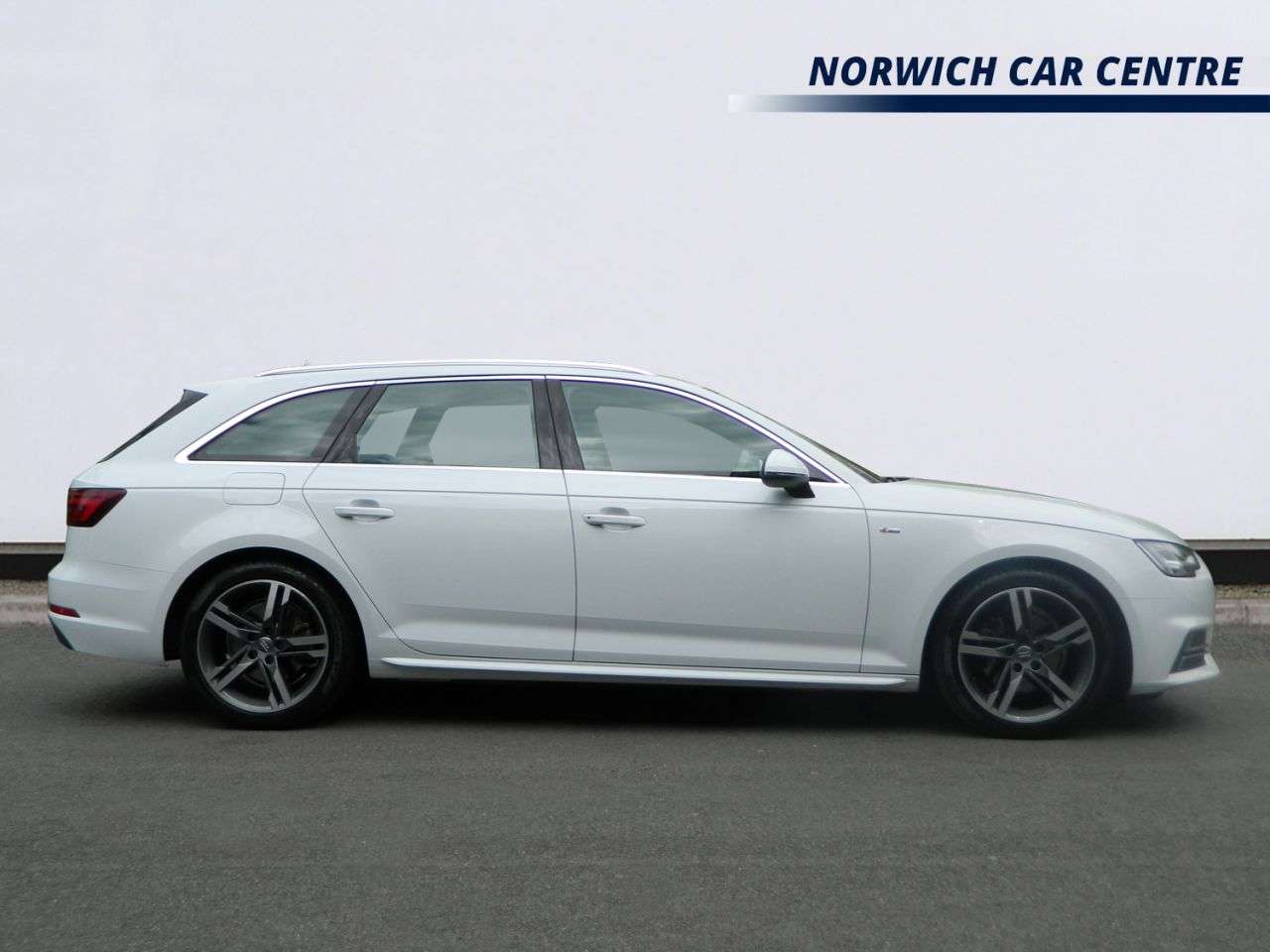 A 2018 AUDI A4 AVANT 2.0 TFSI S line Estate 5dr Petrol S Tronic Euro 6 (s/s) (190 ps) HEATED SPO A 2018 AUDI A4 AVANT 2.0 TFSI S line Estate 5dr Petrol S Tronic Euro 6 (s/s) (190 ps) HEATED SPO