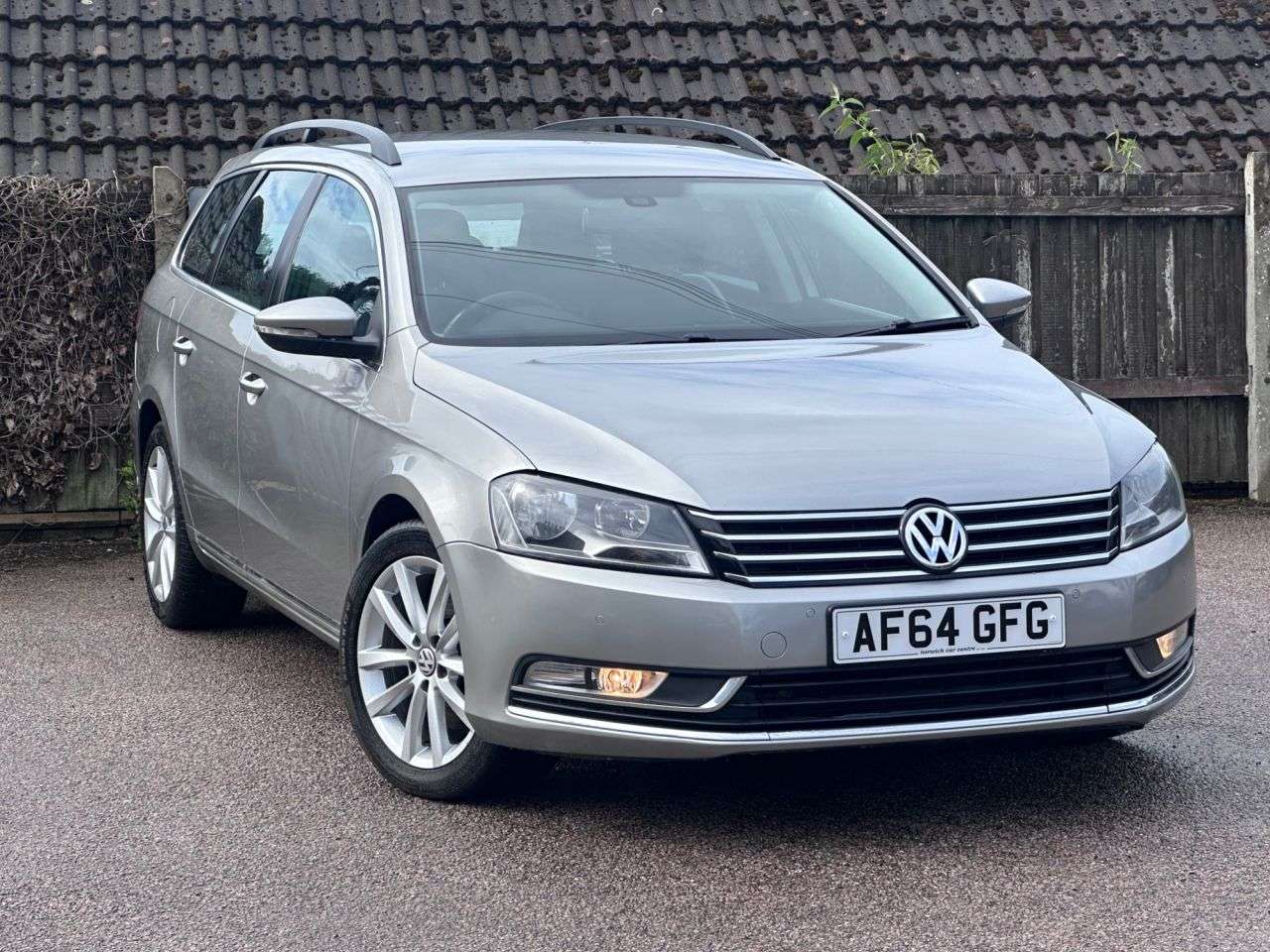 A 2014 VOLKSWAGEN PASSAT 2.0 TDI BlueMotion Tech Executive Estate 5dr Diesel Manual Euro 5 (s/s) (14 A 2014 VOLKSWAGEN PASSAT 2.0 TDI BlueMotion Tech Executive Estate 5dr Diesel Manual Euro 5 (s/s) (14