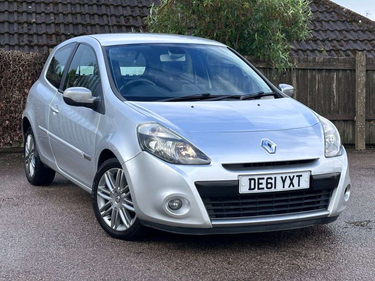 A 2011 RENAULT CLIO 1.2 Dynamique TomTom Hatchback 3dr Petrol Manual Euro 5 (75 ps) A 2011 RENAULT CLIO 1.2 Dynamique TomTom Hatchback 3dr Petrol Manual Euro 5 (75 ps)