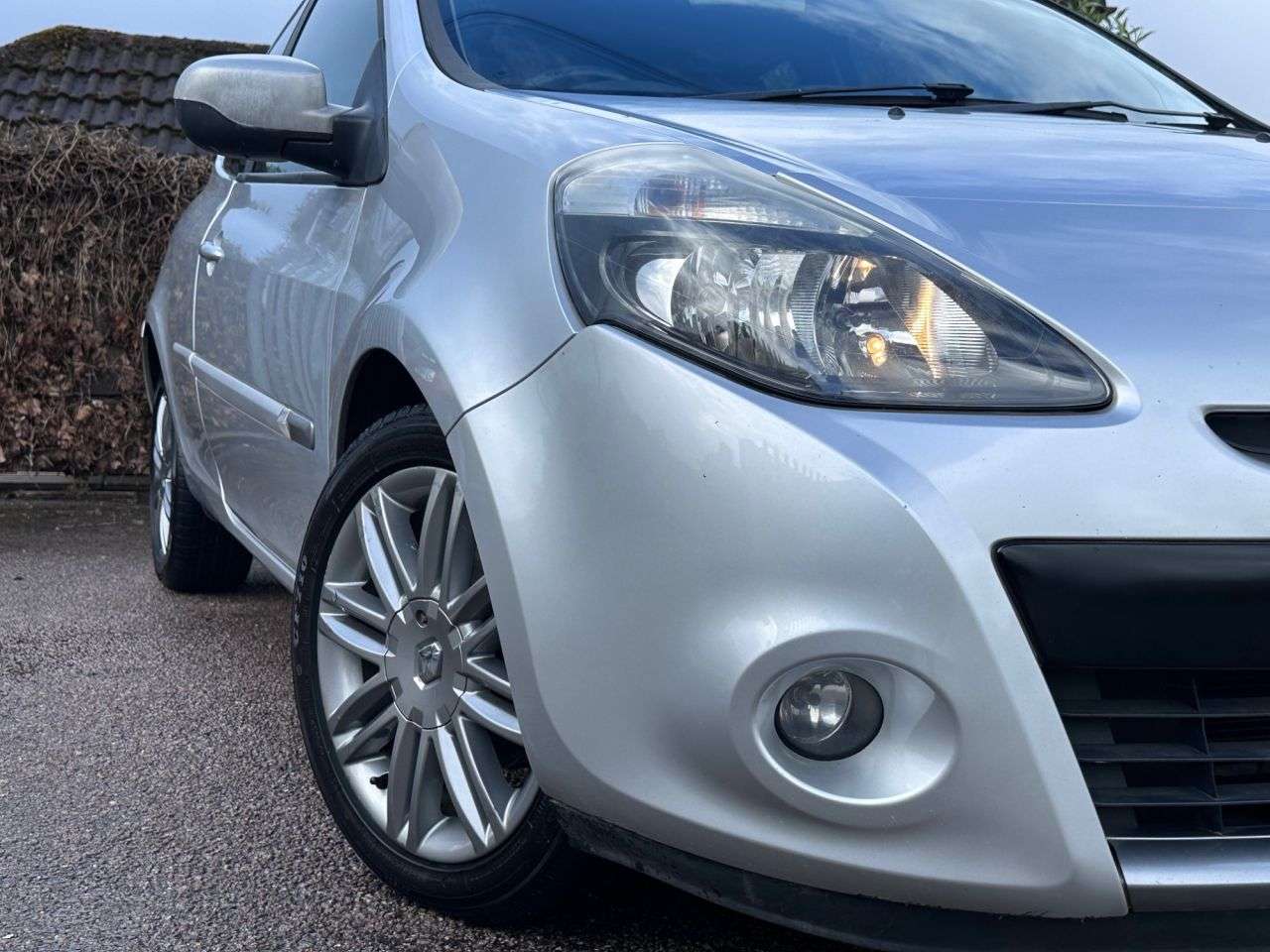 2011 RENAULT CLIO 2011 RENAULT CLIO