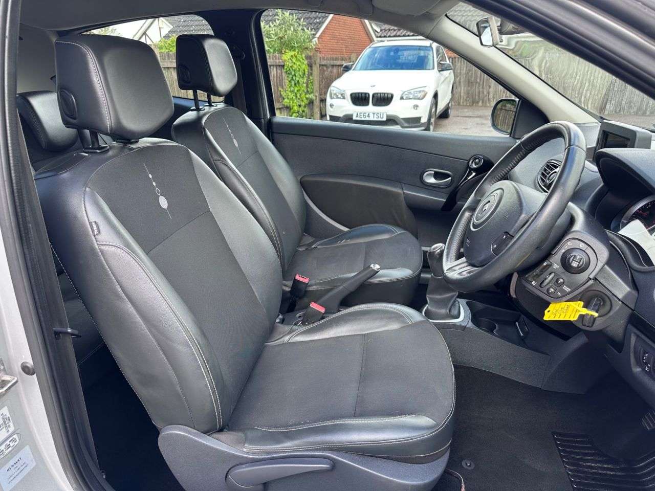 A 2011 RENAULT CLIO 1.2 Dynamique TomTom Hatchback 3dr Petrol Manual Euro 5 (75 ps) A 2011 RENAULT CLIO 1.2 Dynamique TomTom Hatchback 3dr Petrol Manual Euro 5 (75 ps)