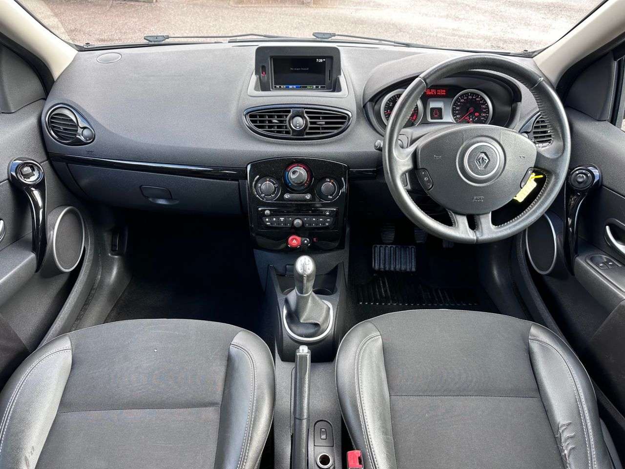 2011 RENAULT CLIO 2011 RENAULT CLIO