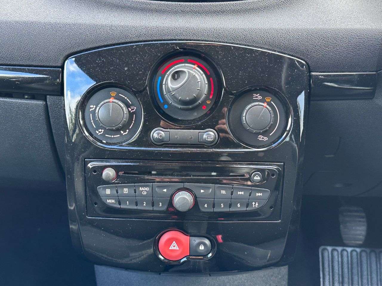2011 RENAULT CLIO 2011 RENAULT CLIO