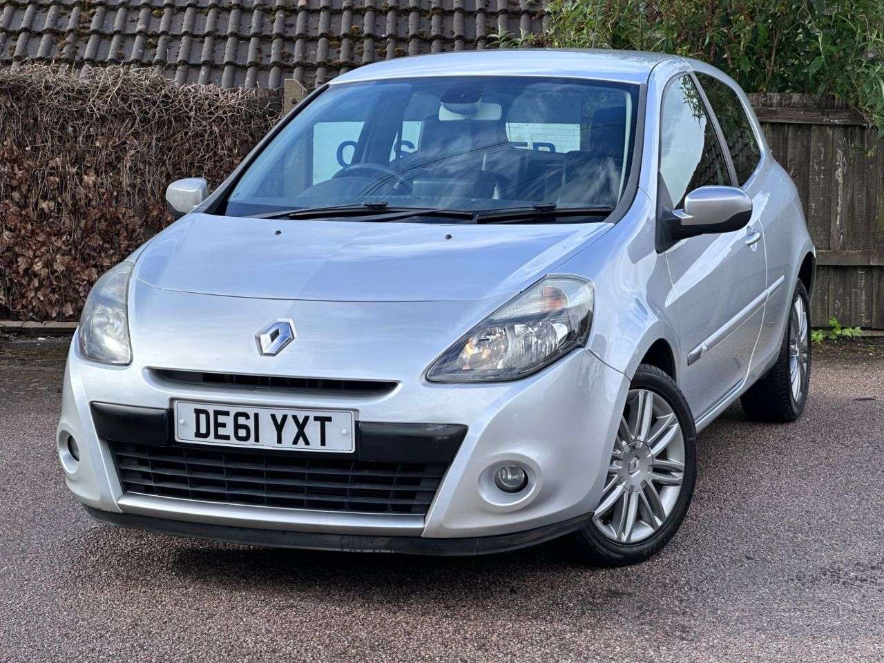 A 2011 RENAULT CLIO 1.2 Dynamique TomTom Hatchback 3dr Petrol Manual Euro 5 (75 ps) A 2011 RENAULT CLIO 1.2 Dynamique TomTom Hatchback 3dr Petrol Manual Euro 5 (75 ps)