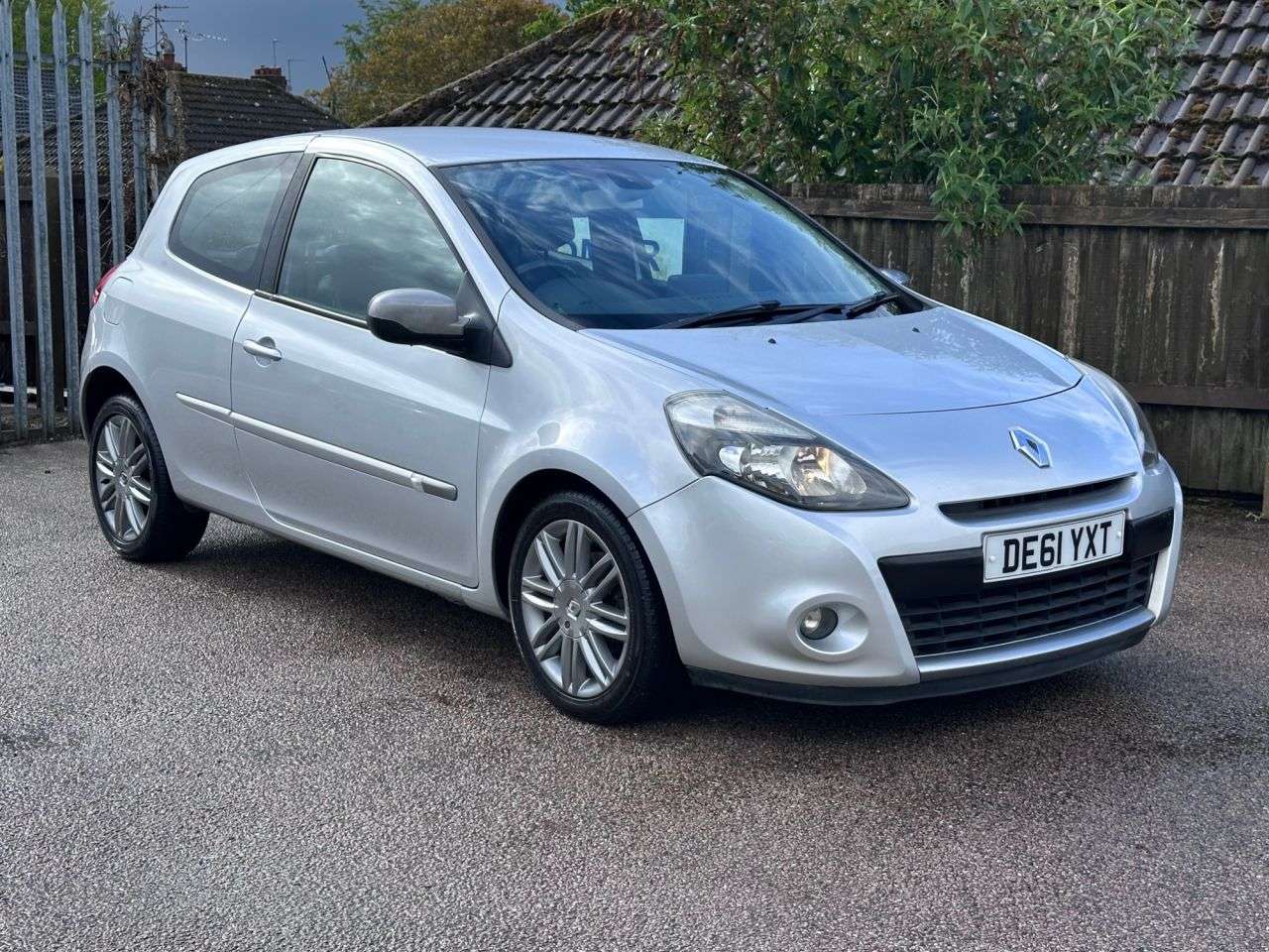 2011 RENAULT CLIO 2011 RENAULT CLIO