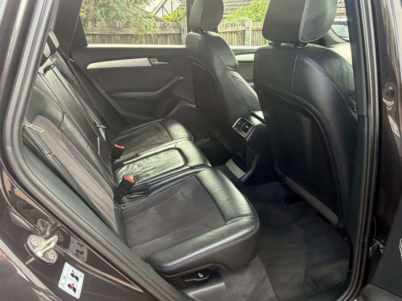 A 2016 AUDI Q5 2.0 TDI S line Plus SUV 5dr Diesel Manual quattro Euro 6 (s/s) (190 ps) A 2016 AUDI Q5 2.0 TDI S line Plus SUV 5dr Diesel Manual quattro Euro 6 (s/s) (190 ps)