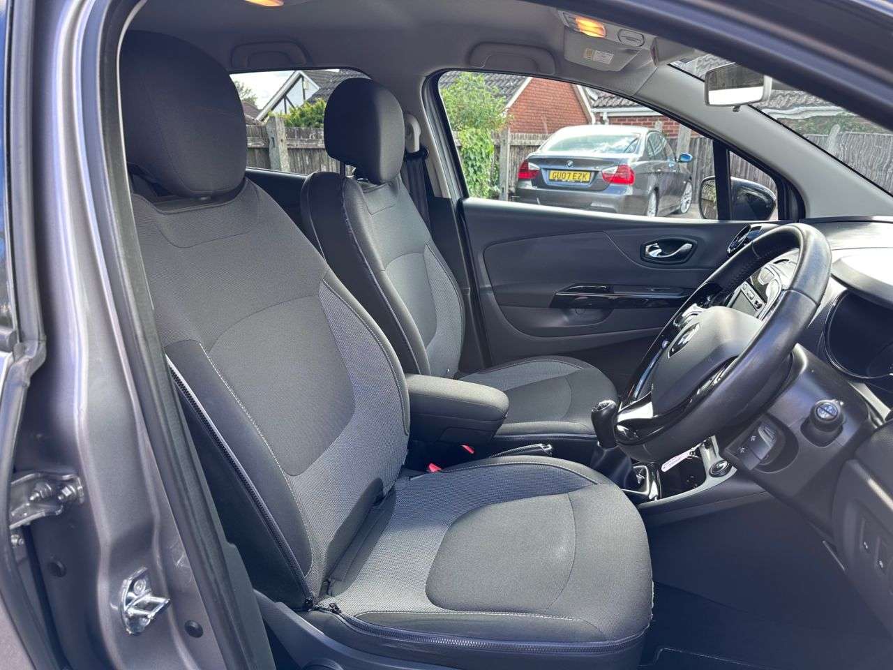 A 2015 RENAULT CAPTUR 1.5 dCi ENERGY Dynamique S Nav SUV 5dr Diesel Manual Euro 6 (s/s) (90 ps) A 2015 RENAULT CAPTUR 1.5 dCi ENERGY Dynamique S Nav SUV 5dr Diesel Manual Euro 6 (s/s) (90 ps)