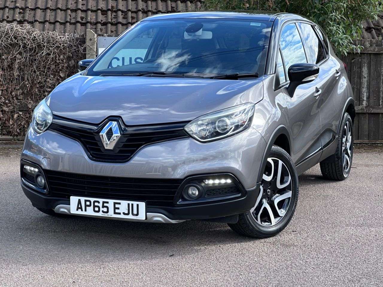 A 2015 RENAULT CAPTUR 1.5 dCi ENERGY Dynamique S Nav SUV 5dr Diesel Manual Euro 6 (s/s) (90 ps) A 2015 RENAULT CAPTUR 1.5 dCi ENERGY Dynamique S Nav SUV 5dr Diesel Manual Euro 6 (s/s) (90 ps)