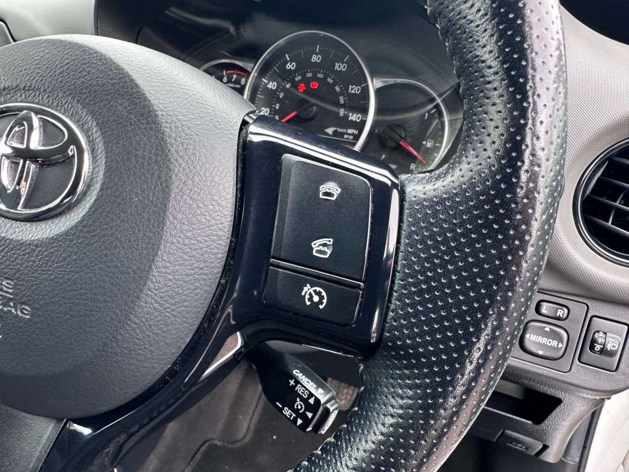 2017 TOYOTA YARIS 2017 TOYOTA YARIS