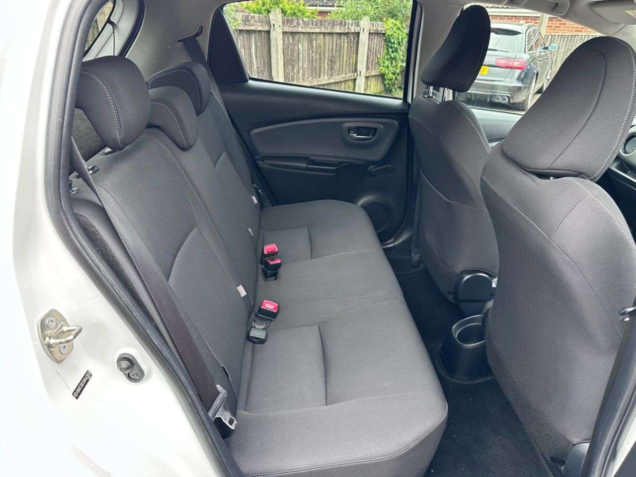 A 2017 TOYOTA YARIS 1.33 Dual VVT-i Design Hatchback 5dr Petrol Manual Euro 6 (99 ps) A 2017 TOYOTA YARIS 1.33 Dual VVT-i Design Hatchback 5dr Petrol Manual Euro 6 (99 ps)