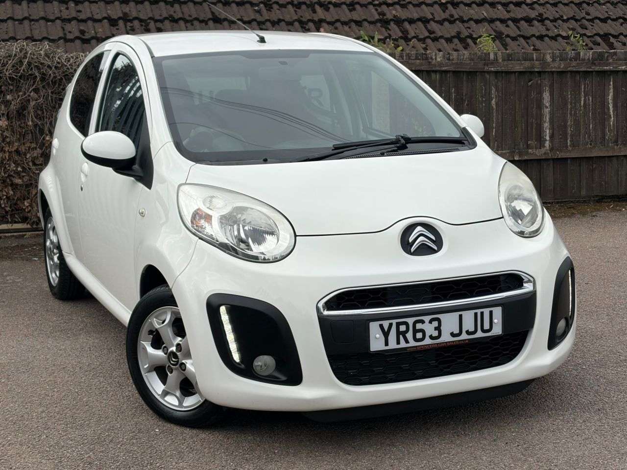 A 2013 CITROEN C1 1.0i VTR+ Hatchback 5dr Petrol Manual Euro 5 (68 ps) A 2013 CITROEN C1 1.0i VTR+ Hatchback 5dr Petrol Manual Euro 5 (68 ps)