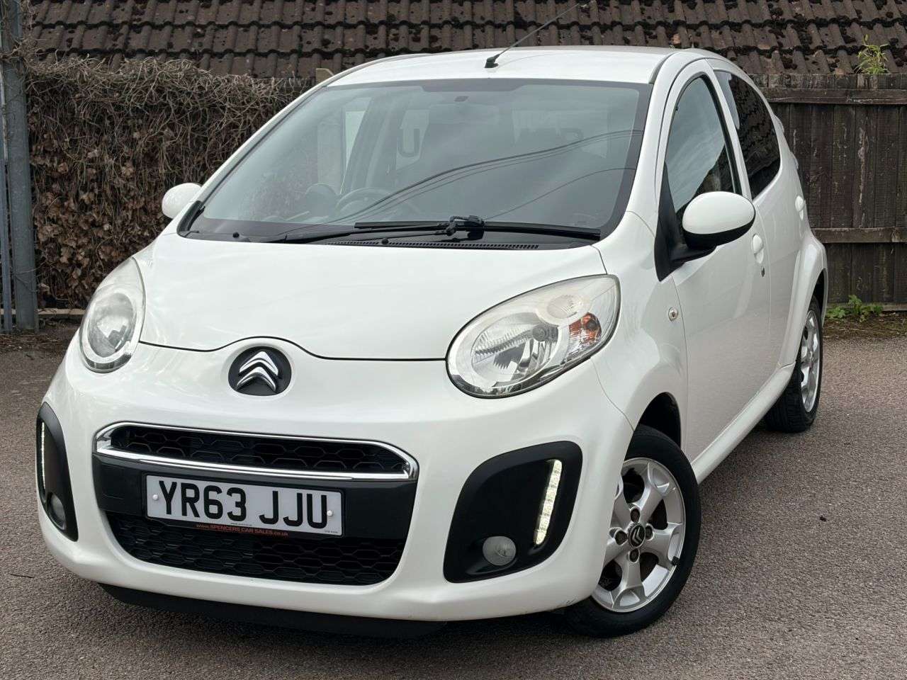 A 2013 CITROEN C1 1.0i VTR+ Hatchback 5dr Petrol Manual Euro 5 (68 ps) A 2013 CITROEN C1 1.0i VTR+ Hatchback 5dr Petrol Manual Euro 5 (68 ps)