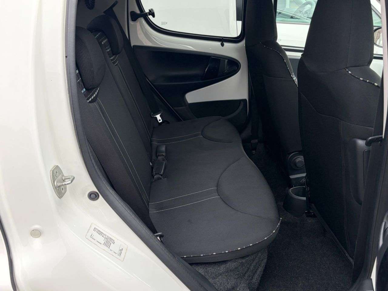 A 2013 CITROEN C1 1.0i VTR+ Hatchback 5dr Petrol Manual Euro 5 (68 ps) A 2013 CITROEN C1 1.0i VTR+ Hatchback 5dr Petrol Manual Euro 5 (68 ps)