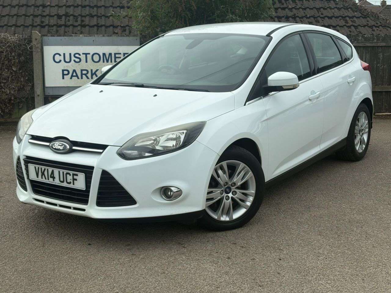 A 2014 FORD FOCUS 1.6 TDCi Titanium Navigator Hatchback 5dr Diesel Manual Euro 5 (s/s) (115 p A 2014 FORD FOCUS 1.6 TDCi Titanium Navigator Hatchback 5dr Diesel Manual Euro 5 (s/s) (115 p