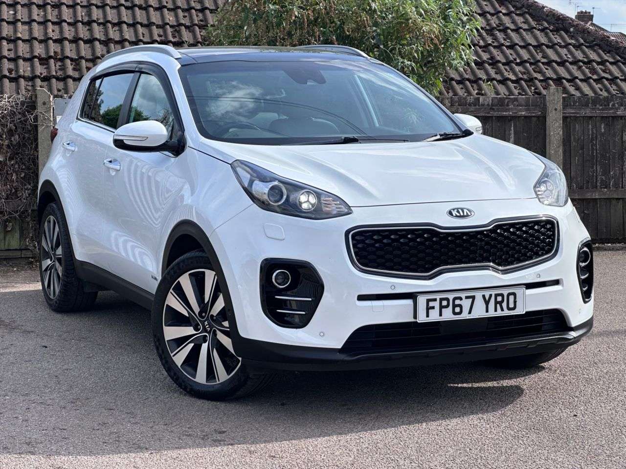 A 2017 KIA SPORTAGE 2.0 CRDi KX-5 SUV 5dr Diesel Auto AWD Euro 6 (182 bhp) A 2017 KIA SPORTAGE 2.0 CRDi KX-5 SUV 5dr Diesel Auto AWD Euro 6 (182 bhp)