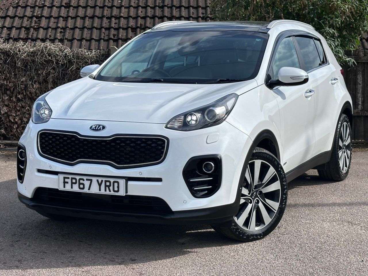 A 2017 KIA SPORTAGE 2.0 CRDi KX-5 SUV 5dr Diesel Auto AWD Euro 6 (182 bhp) A 2017 KIA SPORTAGE 2.0 CRDi KX-5 SUV 5dr Diesel Auto AWD Euro 6 (182 bhp)