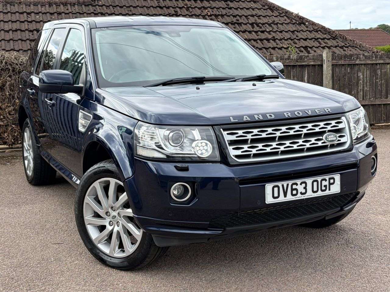 A 2013 LAND ROVER FREELANDER 2 2.2 TD4 XS SUV 5dr Diesel Manual 4WD Euro 5 (s/s) (150 ps) A 2013 LAND ROVER FREELANDER 2 2.2 TD4 XS SUV 5dr Diesel Manual 4WD Euro 5 (s/s) (150 ps)