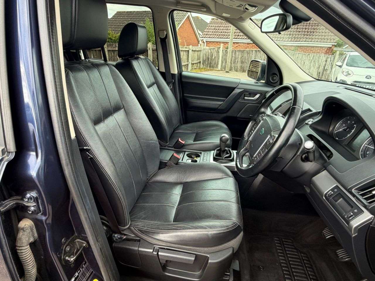 A 2013 LAND ROVER FREELANDER 2 2.2 TD4 XS SUV 5dr Diesel Manual 4WD Euro 5 (s/s) (150 ps) A 2013 LAND ROVER FREELANDER 2 2.2 TD4 XS SUV 5dr Diesel Manual 4WD Euro 5 (s/s) (150 ps)