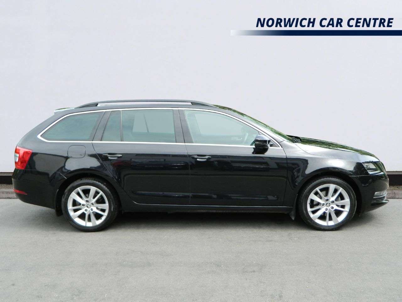 A 2020 SKODA OCTAVIA 1.5 TSI GPF ACT SE L Estate 5dr Petrol DSG Euro 6 (s/s) (150 ps) LANE ASSIS A 2020 SKODA OCTAVIA 1.5 TSI GPF ACT SE L Estate 5dr Petrol DSG Euro 6 (s/s) (150 ps) LANE ASSIS