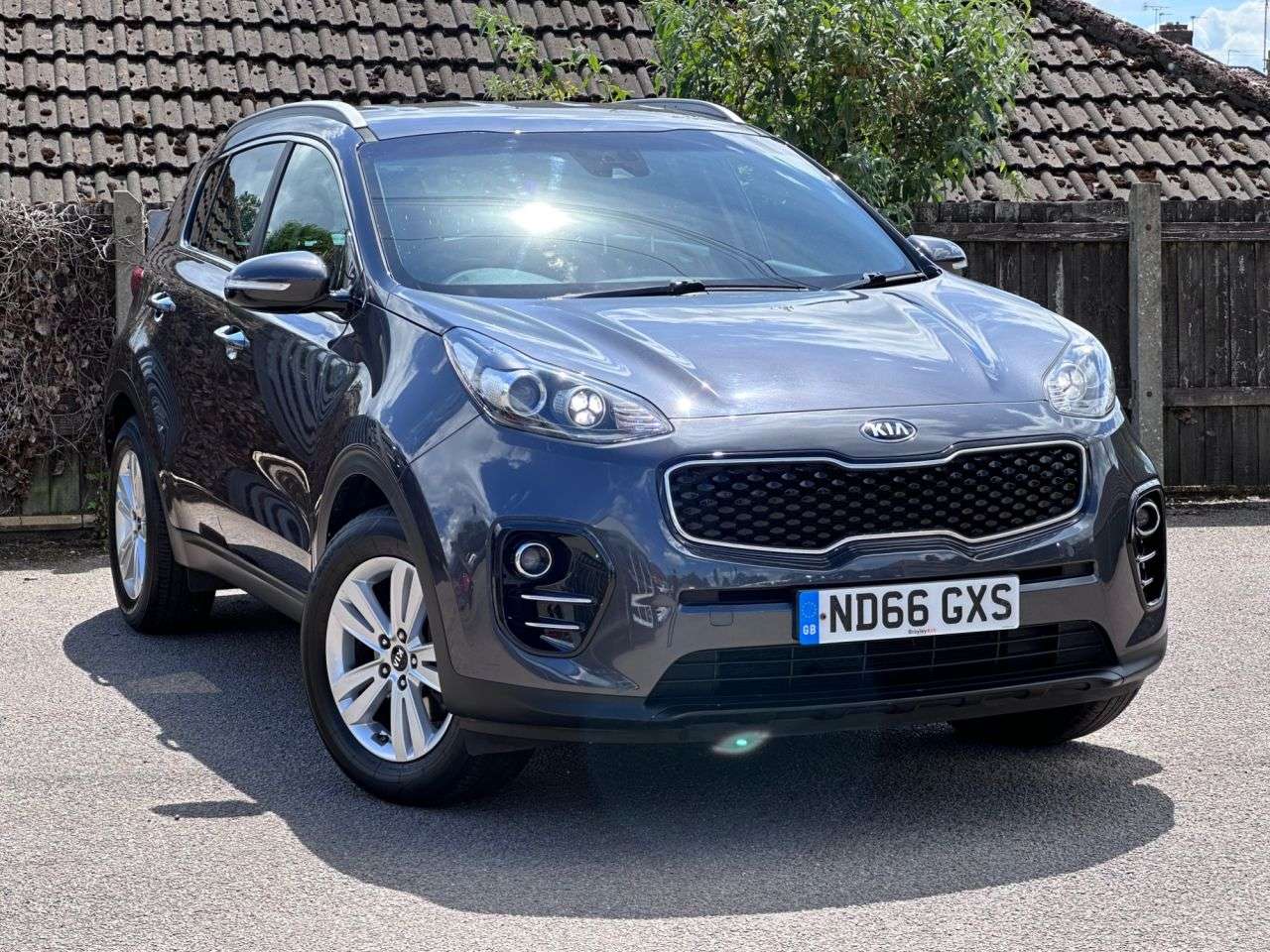 A 2017 KIA SPORTAGE 1.6 GDi 2 SUV 5dr Petrol Manual Euro 6 (s/s) (130 bhp) A 2017 KIA SPORTAGE 1.6 GDi 2 SUV 5dr Petrol Manual Euro 6 (s/s) (130 bhp)