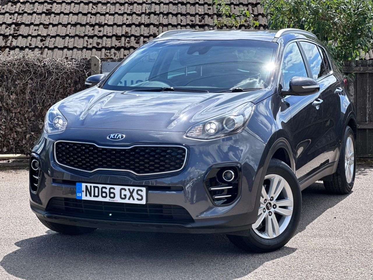 A 2017 KIA SPORTAGE 1.6 GDi 2 SUV 5dr Petrol Manual Euro 6 (s/s) (130 bhp) A 2017 KIA SPORTAGE 1.6 GDi 2 SUV 5dr Petrol Manual Euro 6 (s/s) (130 bhp)