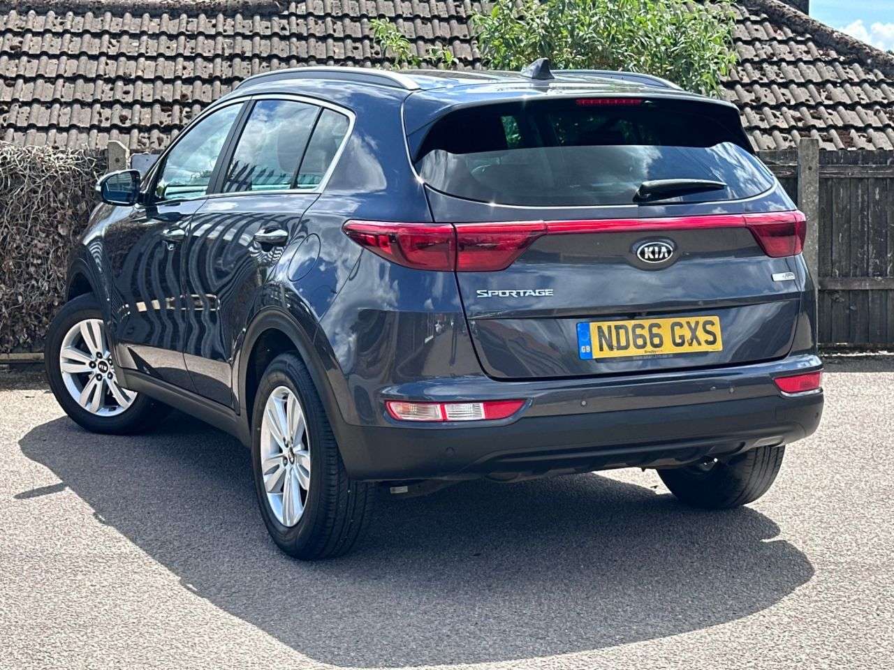 A 2017 KIA SPORTAGE 1.6 GDi 2 SUV 5dr Petrol Manual Euro 6 (s/s) (130 bhp) A 2017 KIA SPORTAGE 1.6 GDi 2 SUV 5dr Petrol Manual Euro 6 (s/s) (130 bhp)
