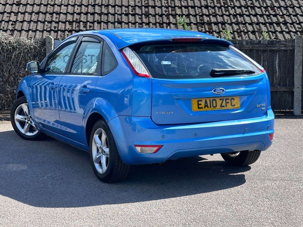A 2010 FORD FOCUS 1.6 Zetec S Hatchback 5dr Petrol Manual (157 g/km, 113 bhp) A 2010 FORD FOCUS 1.6 Zetec S Hatchback 5dr Petrol Manual (157 g/km, 113 bhp)