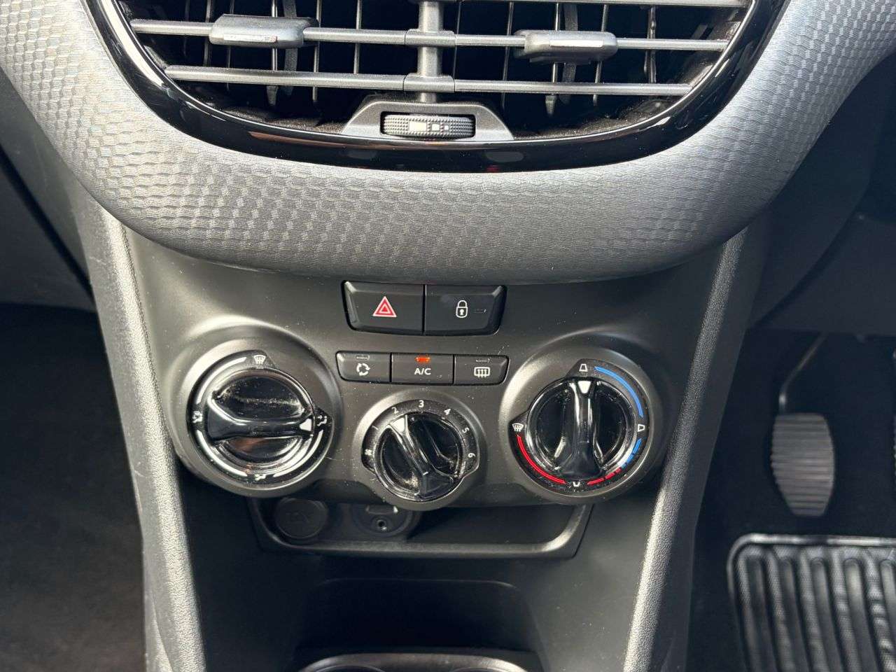 2016 PEUGEOT 208 2016 PEUGEOT 208