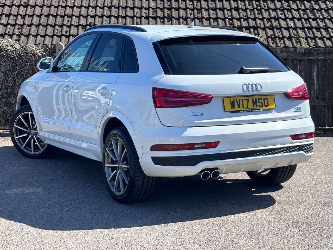 A 2017 AUDI Q3 2.0 TDI S line Plus SUV 5dr Diesel Manual quattro Euro 6 (s/s) (184 ps) A 2017 AUDI Q3 2.0 TDI S line Plus SUV 5dr Diesel Manual quattro Euro 6 (s/s) (184 ps)
