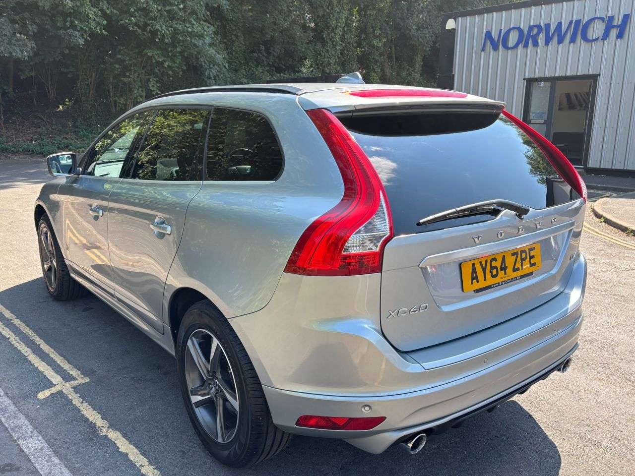 A 2014 VOLVO XC60 2.0 D4 R-Design Nav SUV 5dr Diesel Manual Euro 6 (s/s) (181 ps) DAB RADIO C A 2014 VOLVO XC60 2.0 D4 R-Design Nav SUV 5dr Diesel Manual Euro 6 (s/s) (181 ps) DAB RADIO C