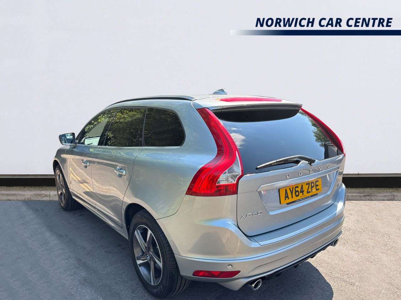 A 2014 VOLVO XC60 2.0 D4 R-Design Nav SUV 5dr Diesel Manual Euro 6 (s/s) (181 ps) DAB RADIO C A 2014 VOLVO XC60 2.0 D4 R-Design Nav SUV 5dr Diesel Manual Euro 6 (s/s) (181 ps) DAB RADIO C